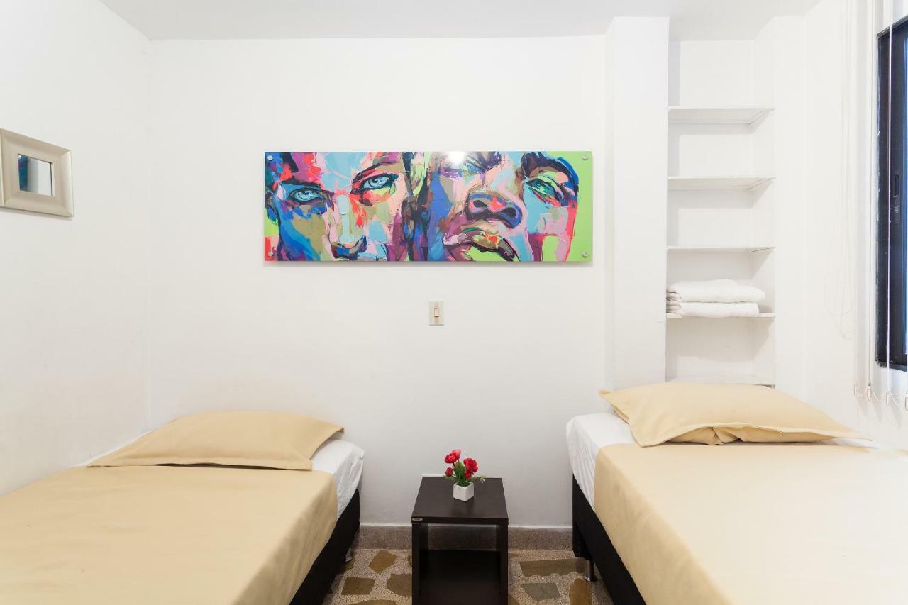 Apartamentos Amoblados Jg De La 70 Medellín Eksteriør bilde