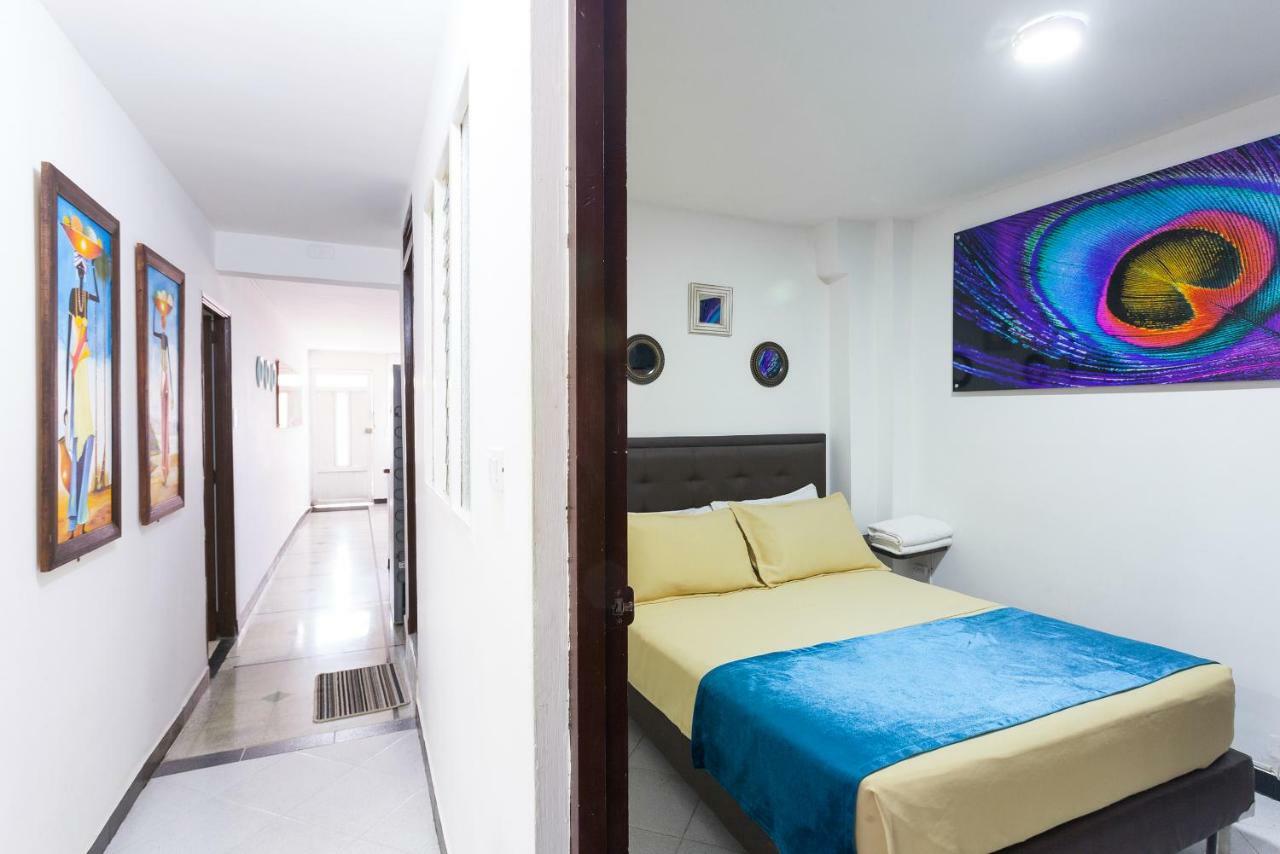 Apartamentos Amoblados Jg De La 70 Medellín Eksteriør bilde