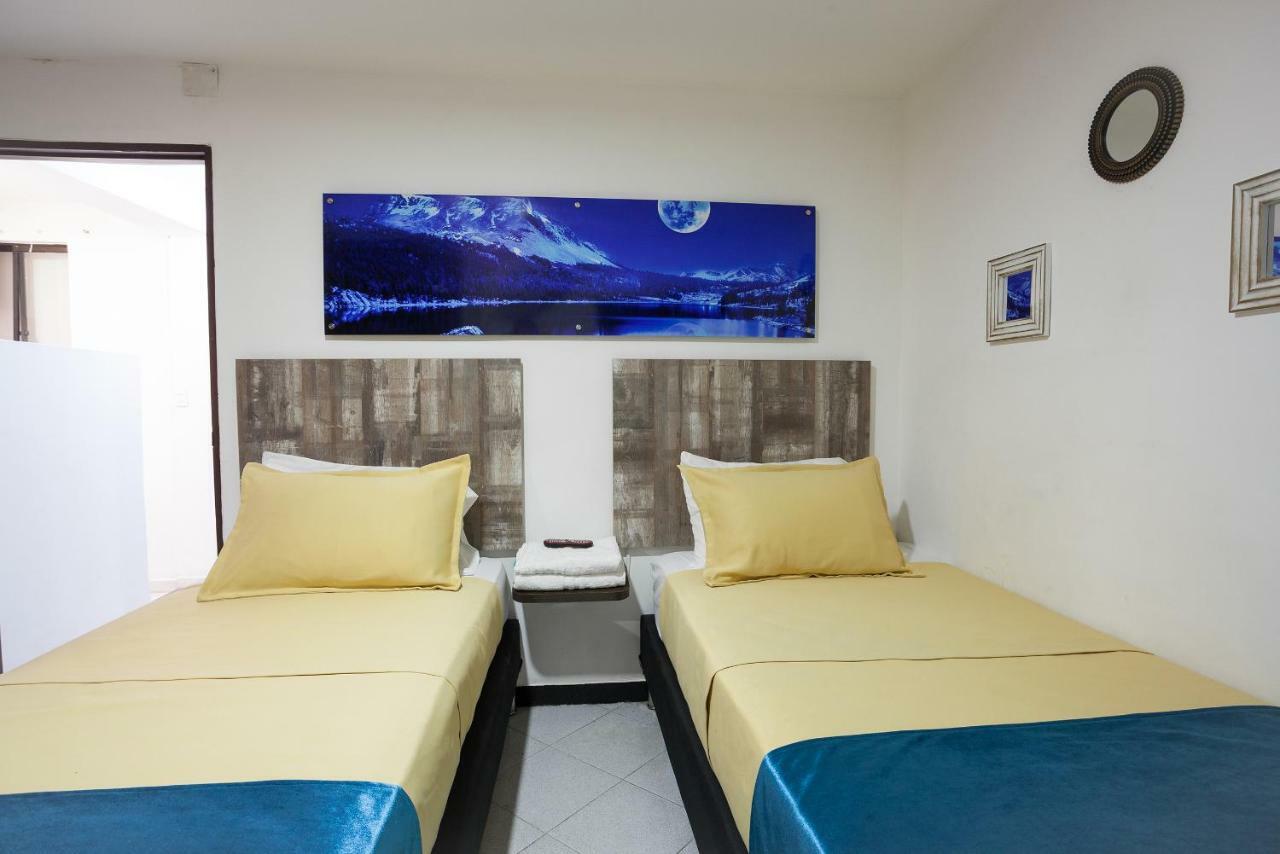 Apartamentos Amoblados Jg De La 70 Medellín Eksteriør bilde