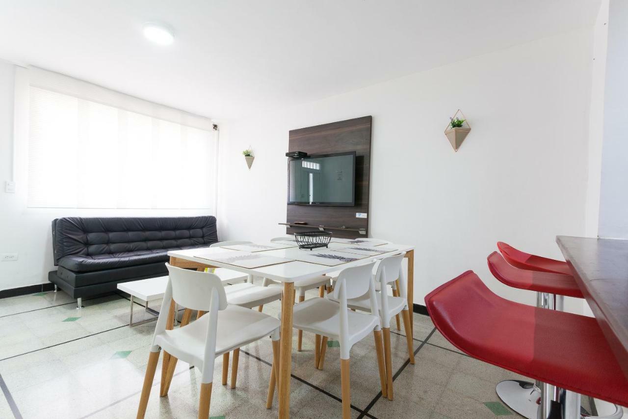 Apartamentos Amoblados Jg De La 70 Medellín Eksteriør bilde