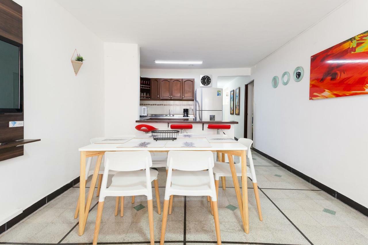 Apartamentos Amoblados Jg De La 70 Medellín Eksteriør bilde