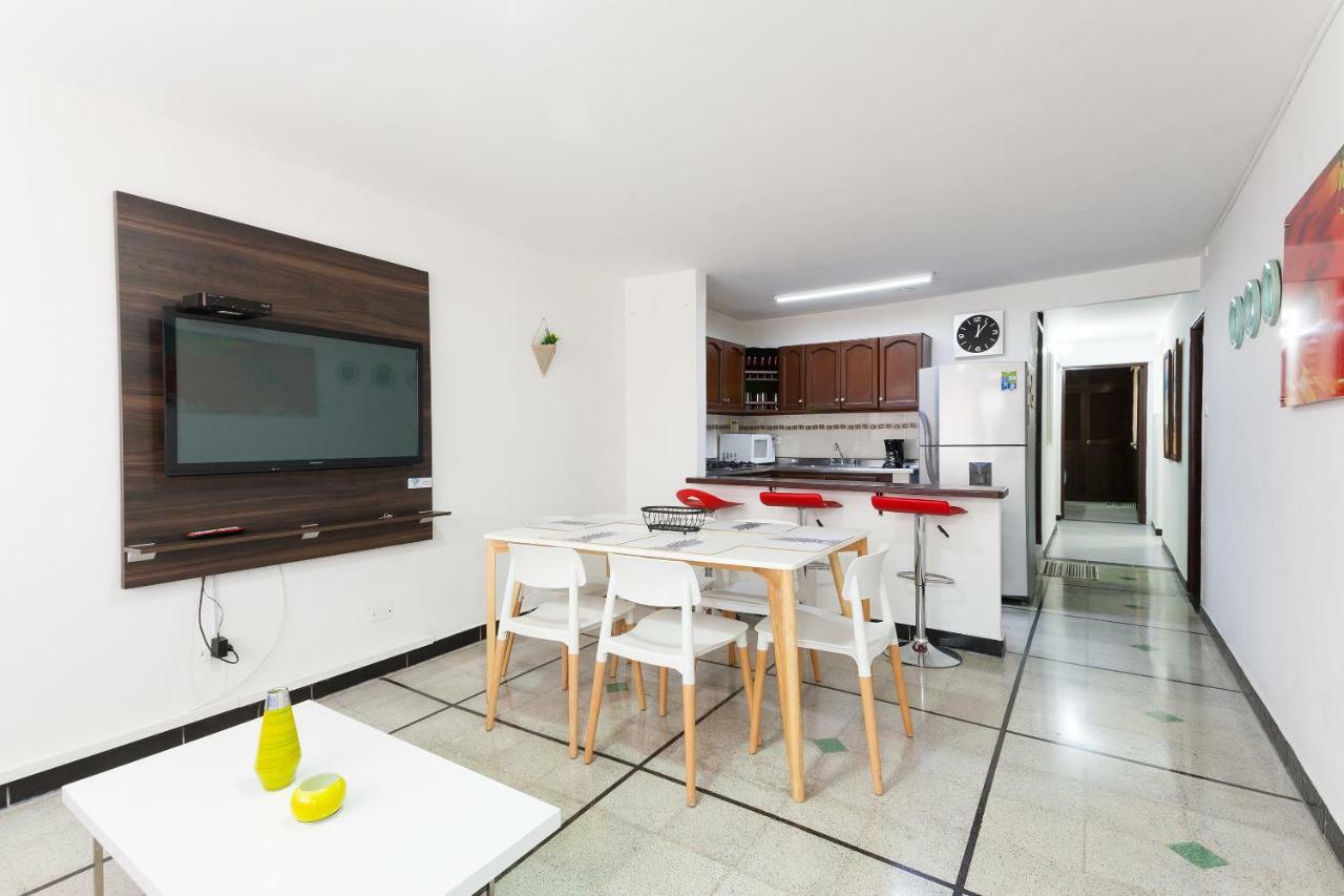 Apartamentos Amoblados Jg De La 70 Medellín Eksteriør bilde