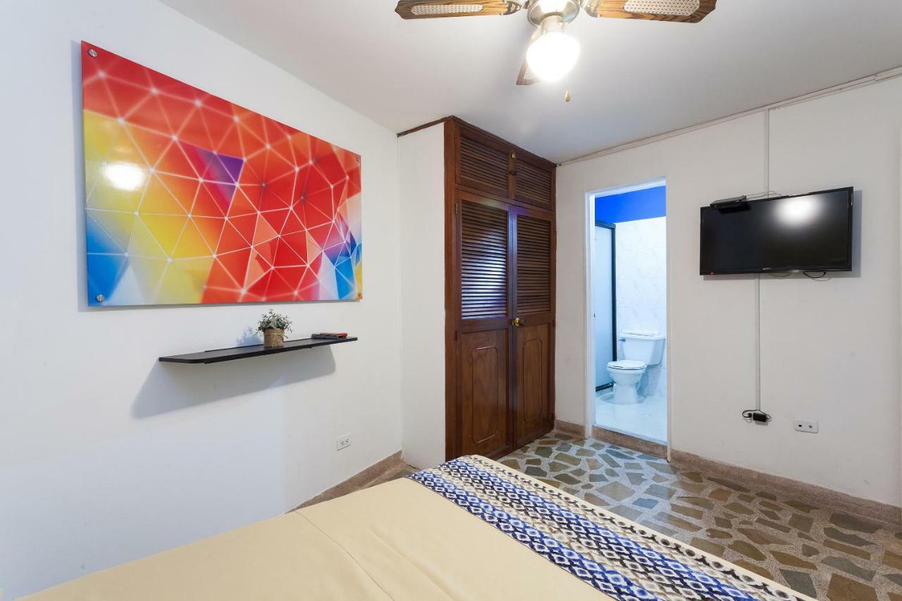 Apartamentos Amoblados Jg De La 70 Medellín Eksteriør bilde