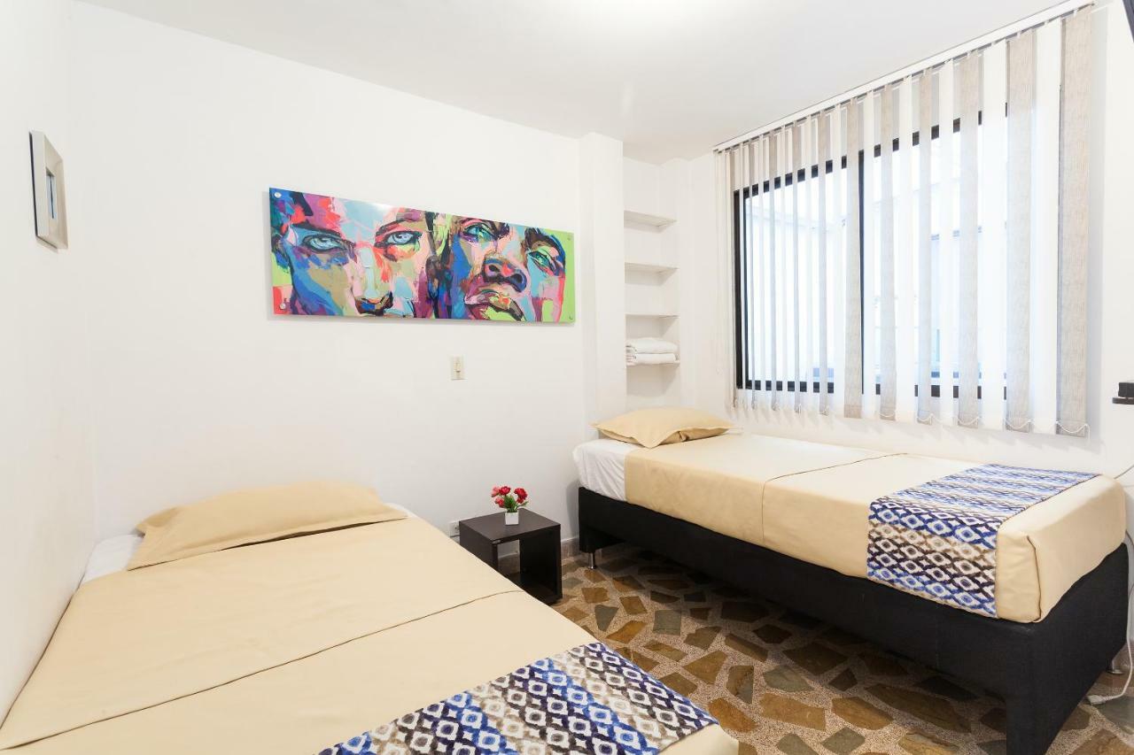 Apartamentos Amoblados Jg De La 70 Medellín Eksteriør bilde