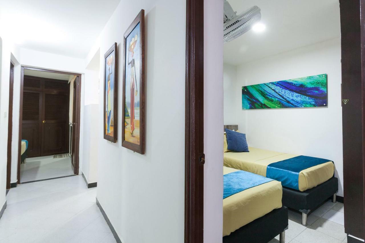Apartamentos Amoblados Jg De La 70 Medellín Eksteriør bilde