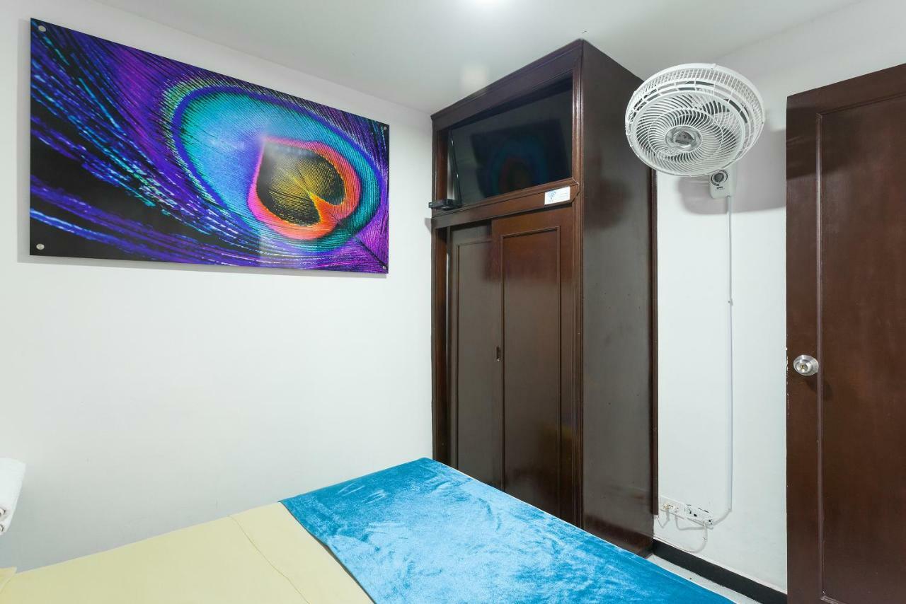Apartamentos Amoblados Jg De La 70 Medellín Eksteriør bilde
