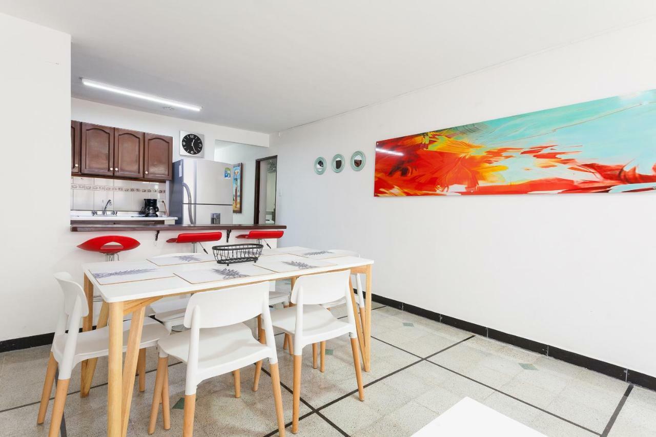 Apartamentos Amoblados Jg De La 70 Medellín Eksteriør bilde