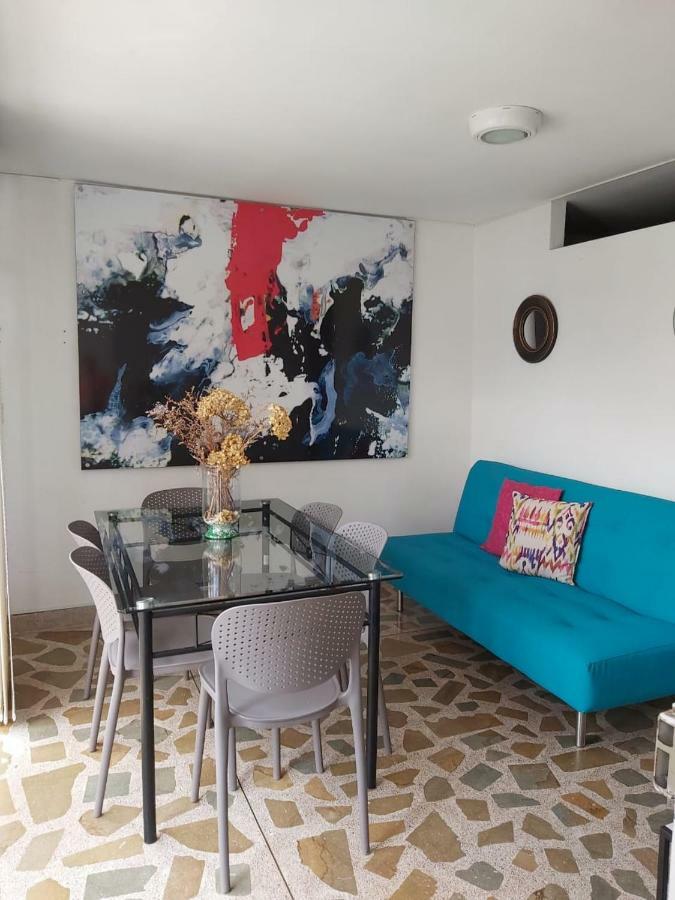 Apartamentos Amoblados Jg De La 70 Medellín Eksteriør bilde