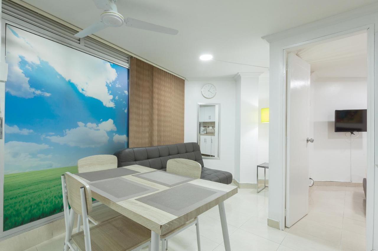 Apartamentos Amoblados Jg De La 70 Medellín Eksteriør bilde
